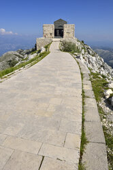 Montenegro, Lovcen-Nationalpark, Blick auf das Njegusi-Mausoleum - ES000588