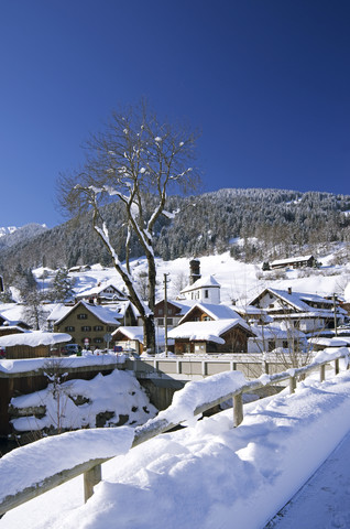 Deutschland, Bayern, Dorf Gunzesried im Winter, lizenzfreies Stockfoto