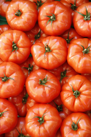 Frankreich, Provence, Côte d'Azur, Cavalaire, Tomaten auf dem Markt, lizenzfreies Stockfoto