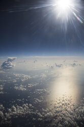 Wolkenlandschaft und Sonne über dem Mittelmeer - STB000065