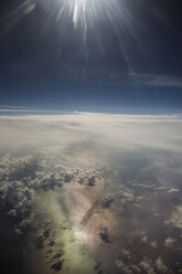 Wolkenlandschaft und Sonnenschein über dem Mittelmeer - STB000063