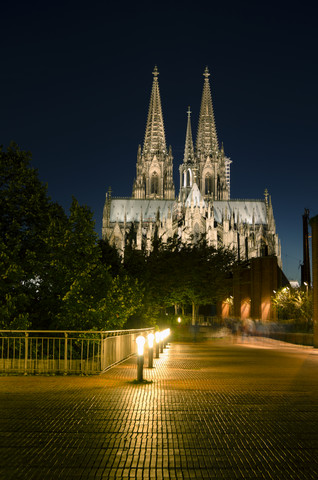 Deutschland, Nordrhein-Westfalen, Köln, Kölner Dom bei Nacht, lizenzfreies Stockfoto