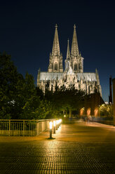 Deutschland, Nordrhein-Westfalen, Köln, Kölner Dom bei Nacht - ODF000538