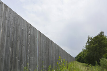 Germany, Bavaria, Dornach, long board fence - AXF000504