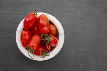 Bowl of plum tomatoes - LVF000214
