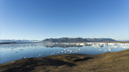 Iceland, Austurland, Jokulsarlon Glacial Lagoon near Vatnajokull National Park - STSF000157