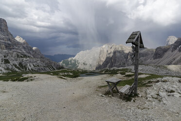 Italy, Dolomites, Tre Cime di Lavaredo, bench at wayside cross - PAF000033
