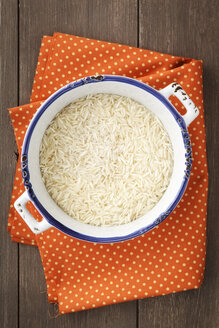 Bowl of uncooked basmati rice, studio shot - EVGF000237