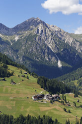 Austria, Carinthia, Carnic Alps, Lesachtal, village Xaverlberg, in the background Lienz Dolomites - SIEF004494