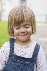 Germany, Baden-Wuerttemberg, portrait of little girl - LVF000244