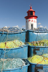 France, Bretagne, Landeda, Lighthouse and boxes with fishing nets at harbor - LA000205