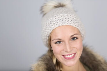 Portrait of young woman with bobble hat - DRF000249