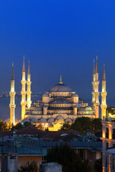 Türkei, Istanbul, Blaue Moschee bei Nacht - LH000287