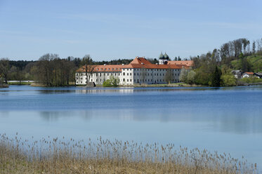 Deutschland, Bayern, Oberbayern, Kloster Seeon am Chiemsee - LB000342