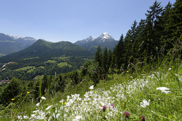 Deutschland, Bayern, Berchtesgadener Alpen, bei Ramsau, Blick auf Watzmann und Hochkalter - LB000384