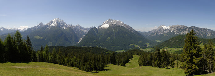 Deutschland, Bayern, Berchtesgadener Alpen, bei Ramsau, Blick zum Watzmann, Hochkalter, Reiter Alpe - LB000396