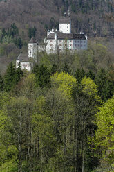 Deutschland, Bayern, Chiemgau, Aschau, Blick auf Schloss Hohenaschau - LB000335