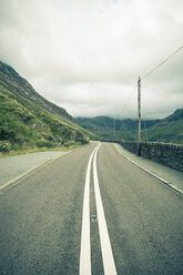 UK, Wales, Capel Curig, Straße A5 im Ogwen-Tal - ELF000550