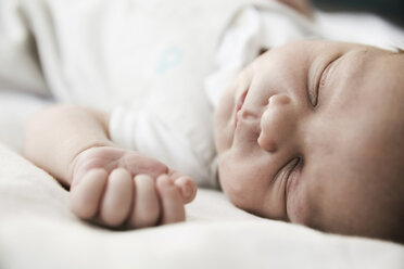 Portrait of sleeping male newborn, close-up - JATF000434