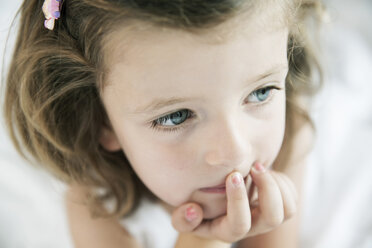 Portrait of thoughtful little girl, close-up - JATF000415