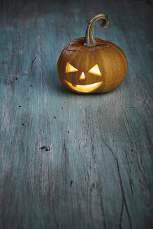 Halloween, pumpkin on wooden table - DSC000121