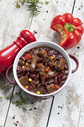 Chili con carne im Topf, Studioaufnahme - CSF020206