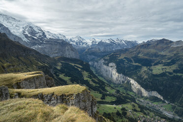 Schweiz, Berner Oberland, Blick vom Männelen ins Lauterbrunner Tal - ELF000551