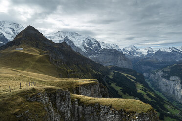 Schweiz, Berner Oberland, Blick auf Tschuggen und Lauberhorn - ELF000552