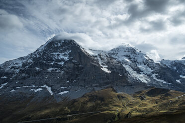 Schweiz, Berner Oberland, Eiger und Mönch, rechts Jungfraujoch und Wetterstation - ELF000556