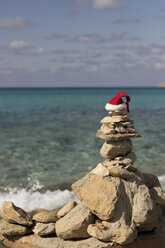 Spain, Balearic Islands, Formentera, Christmas cap at beach - CMF000007