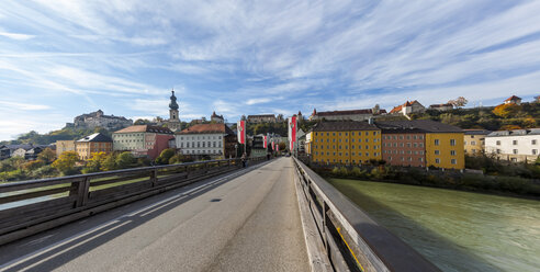 Deutschland, Bayern, Landshut, Blick auf die Altstadt - AMF000998