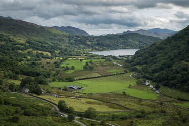 Great Britain, Wales, Nant Gwynant, Llyn Gwynant im Snowdonia National Park - ELF000561