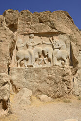 Iran, Fars, Naqsh-e Rostam, sassanidisches Relief von König Ardaschir I. und Gott Ahura Mazda - ES000607