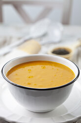 Bowl with pumpkin soup, studio shot - CSF020265