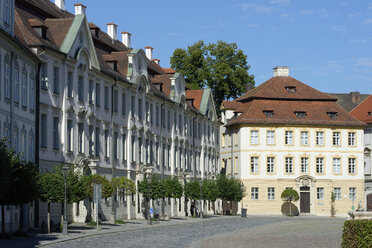 Deutschland, Bayern, Oberbayern, Kavaliershöfe, Residenzplatz am Residenzplatz und ehemaliges Haus des Generalvikars - LB000388