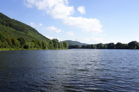 Deutschland, Nordrhein-Westfalen, Baggersee in den Weserauen, lizenzfreies Stockfoto