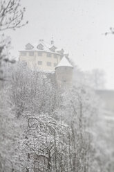 Deutschland, Vaihingen, Schloss Kaltenstein im Winter - SBDF000283