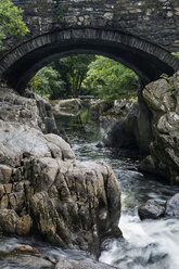 Great Britian, Wales, Betws-y-Coed, Conwy river Snowdonia National Park - ELF000573