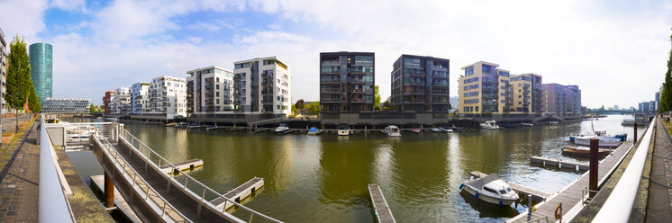 Germany, Hesse, Frankfurt, Modern luxury apartments at Westhafen - AMF001004