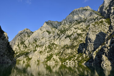 Albania, limestone cliffs along Koman Lake, Drin or Drina Canyon - ES000635
