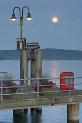 Germany, Baden-Wurttenberg, Lake Constance. full moon over harbour of Unteruhldingen - SH000854