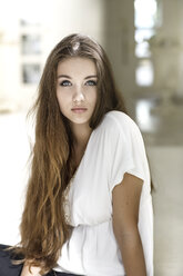 Portrait of serious looking teenage girl - GDF000243