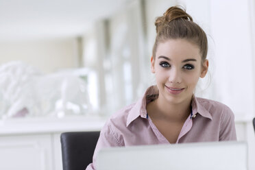 Portrait of teenage girl using laptop - GDF000274