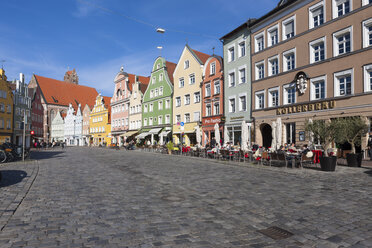 Deutschland, Bayern, Landshut, Altstadt, historische Gebäude in der Fußgängerzone - AMF001019