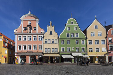Deutschland, Bayern, Landshut, Altstadt, historische Gebäude in der Fußgängerzone - AMF001020