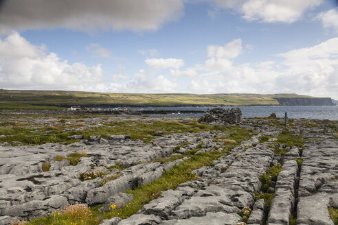 Irland, Grafschaft Clare, Küstenlandschaft bei Doolin - SRF000360