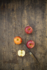 Apples and knife on wooden table - LVF000267