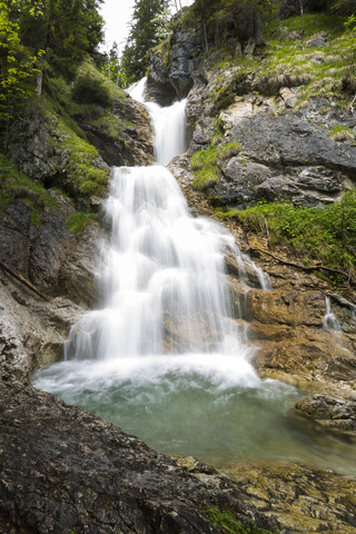 Deutschland, Bayern, Blick auf den Wasserfall bei Zipfelsbach, lizenzfreies Stockfoto