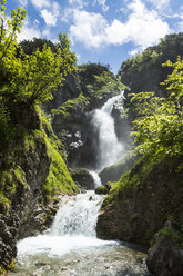 Deutschland, Bayern, Blick auf den Wasserfall bei Zipfelsbach - STSF000193