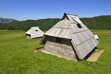 Montenegro, Crna Gora, Traditionelle Hütten im Bjelasica-Gebirge - ES000659